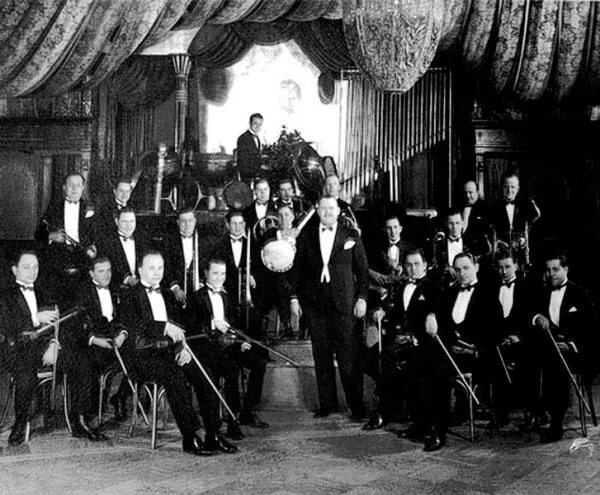 Гершвин с оркестром. Пол Уайтман джаз. Оркестр 1922. Рапсодия оркестр. Us orchestra