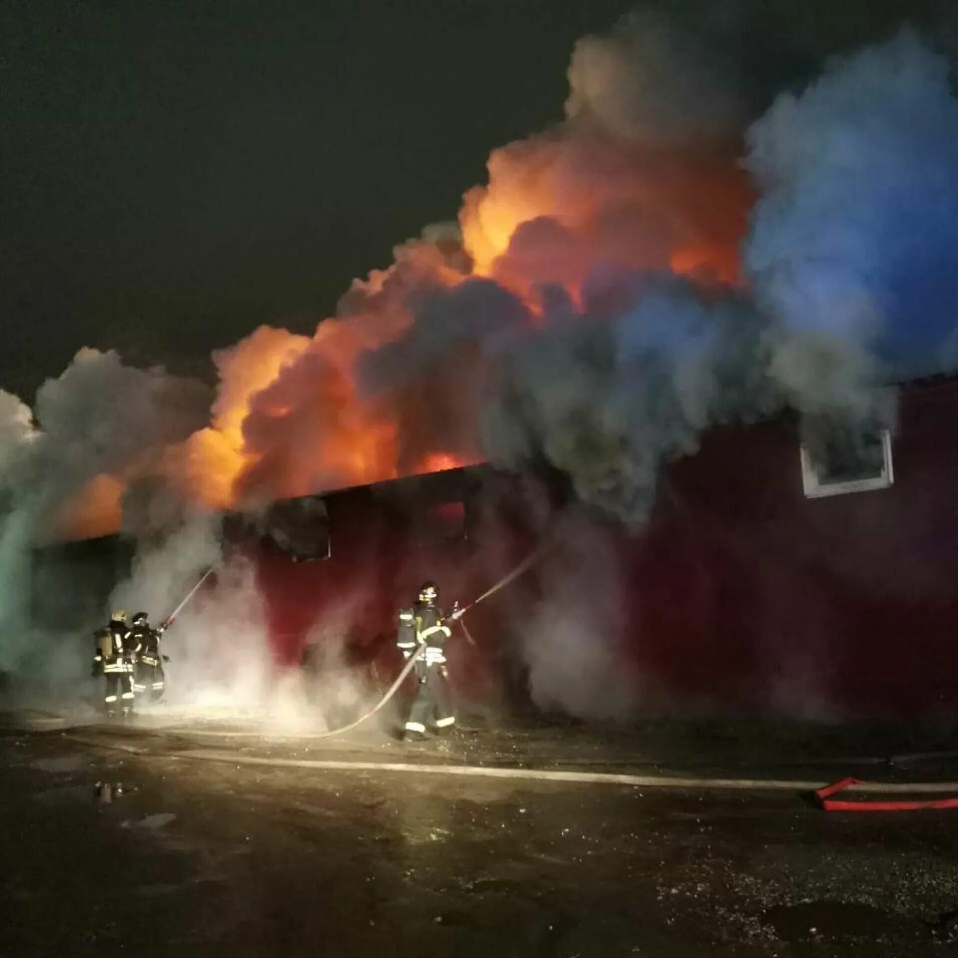 Пожар на мебельном производстве. Пожар лакинск кафе. Пожар лакинск кафе. Пожар в лакинске вчера. Пожар лакинск кафе.