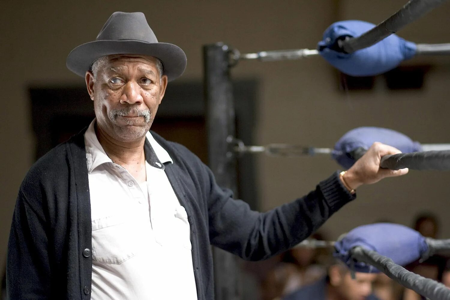 Комедия миллион. Малышка на миллион Морган Фримен. Million Dollar Baby 2004 Morgan Freeman. Морган Иствуд малышка на миллион. Клинт Иствуд малышка на миллион.