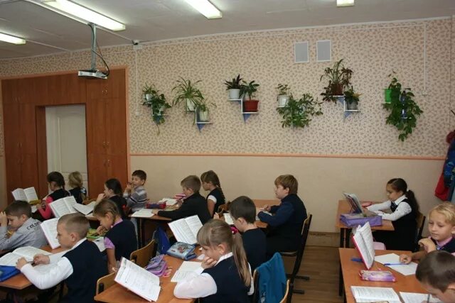 Лицей 4 ленинск-кузнецкий форма. Лицей 4 россошь учителя. Лицей 4 россошь учителя. Директор лицея 4 россошь. Лицей 4 россошь.