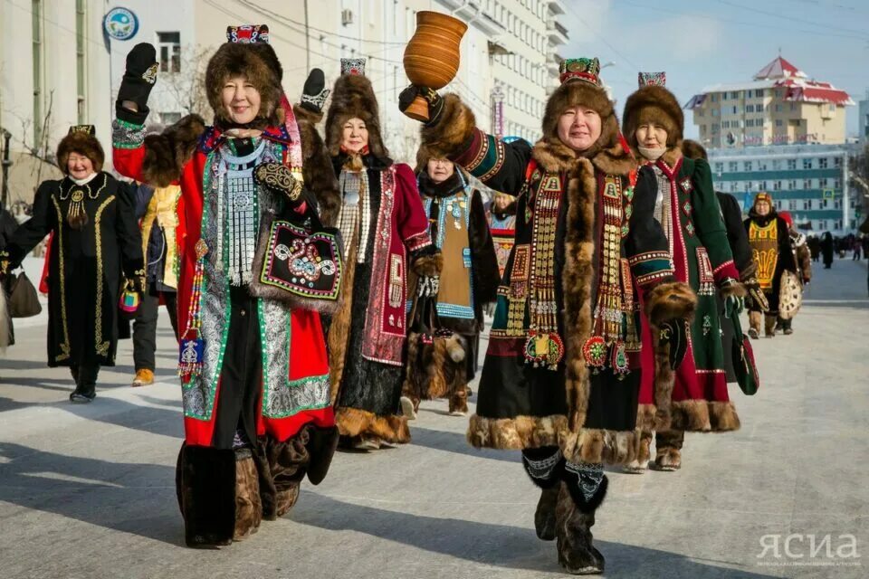 Одежда якутов. Якуты современные. Якутская Национальная одежда. Наследии народов Якутии. Sakha news
