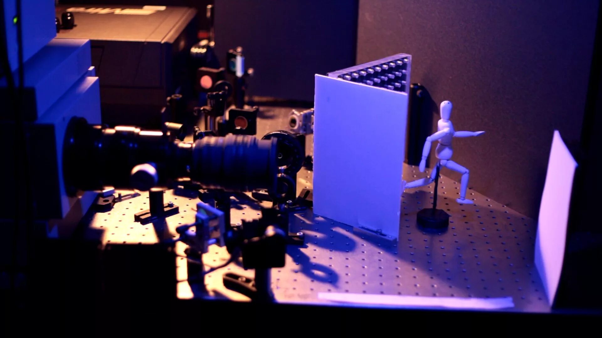 Скрытая девушка. Hidden vid. Hidden vid. Комната подростка на камеру. Mannequin camera.