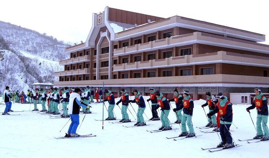 Северная корея горнолыжный курорт. Горнолыжный курорт в Северной Корее. Масикрен в КНДР. Масикрен горнолыжный курорт. Масикрен горнолыжный курорт в Северной Корее.