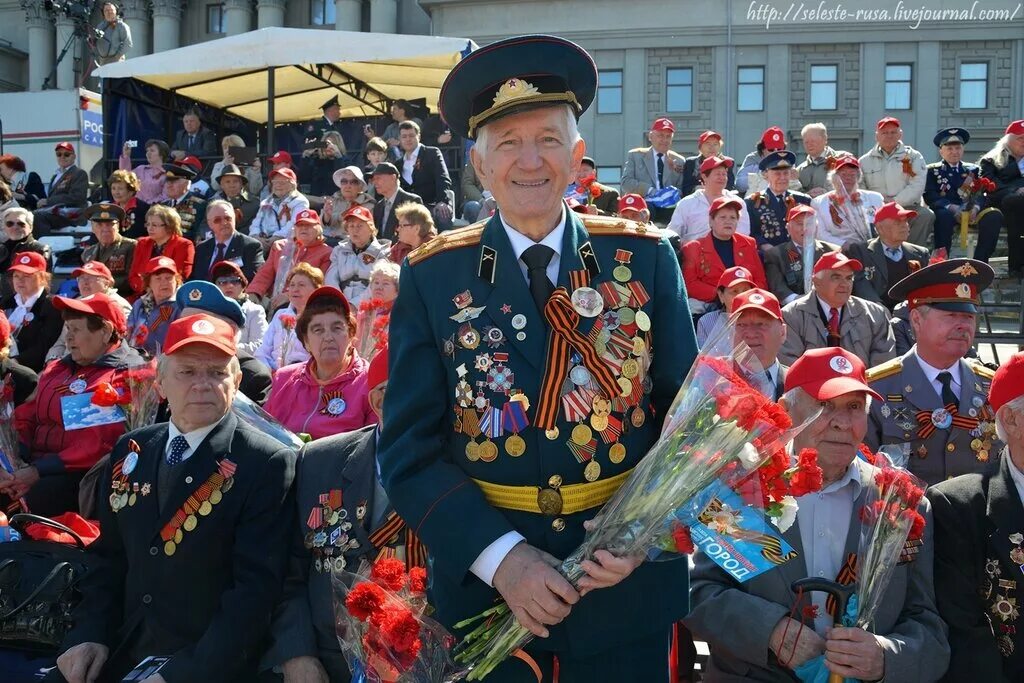 Прошел праздник день победы. Празднование 9 мая. День Победы в России. С праздником днем Победы. Празднование дня Победы.