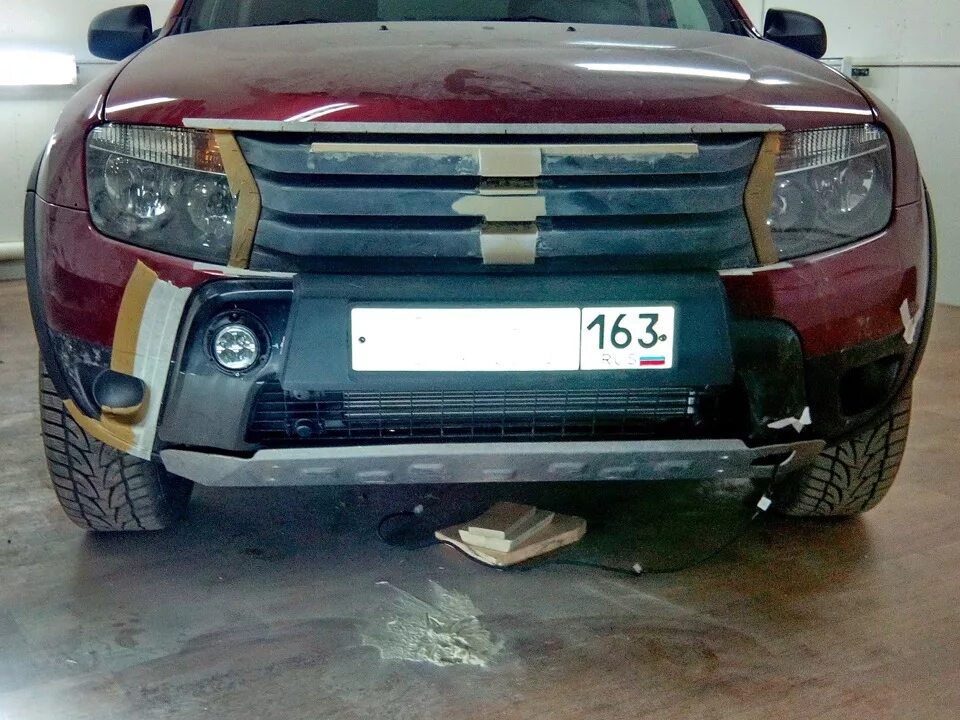 Установка бампера дастер. Renault duster накладка переднего бампера. renault duster без переднего бампера. защита бампера дастер 2.