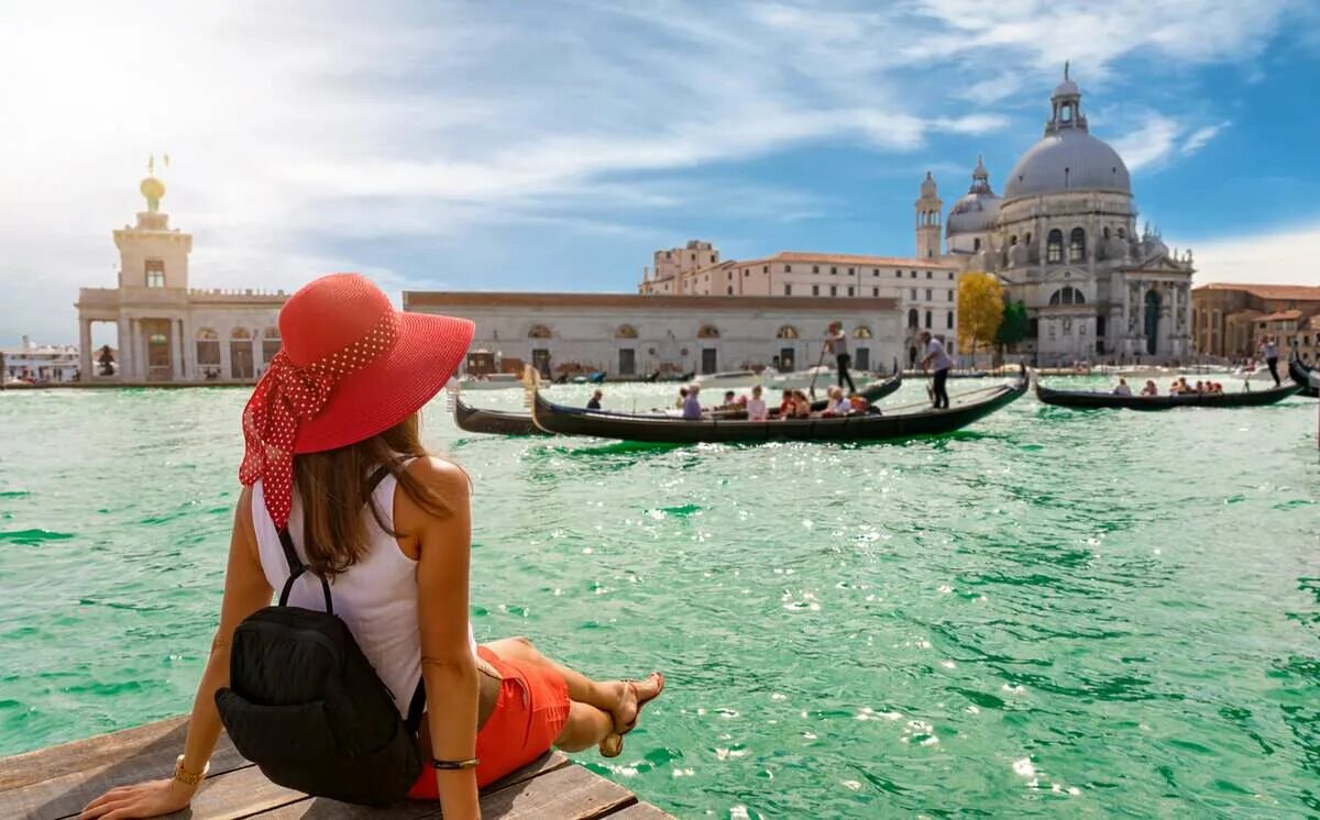 Отпуск заграница. Девушка в путешествии. Девушка путешествует. Красивые путешествия. Италия туризм.