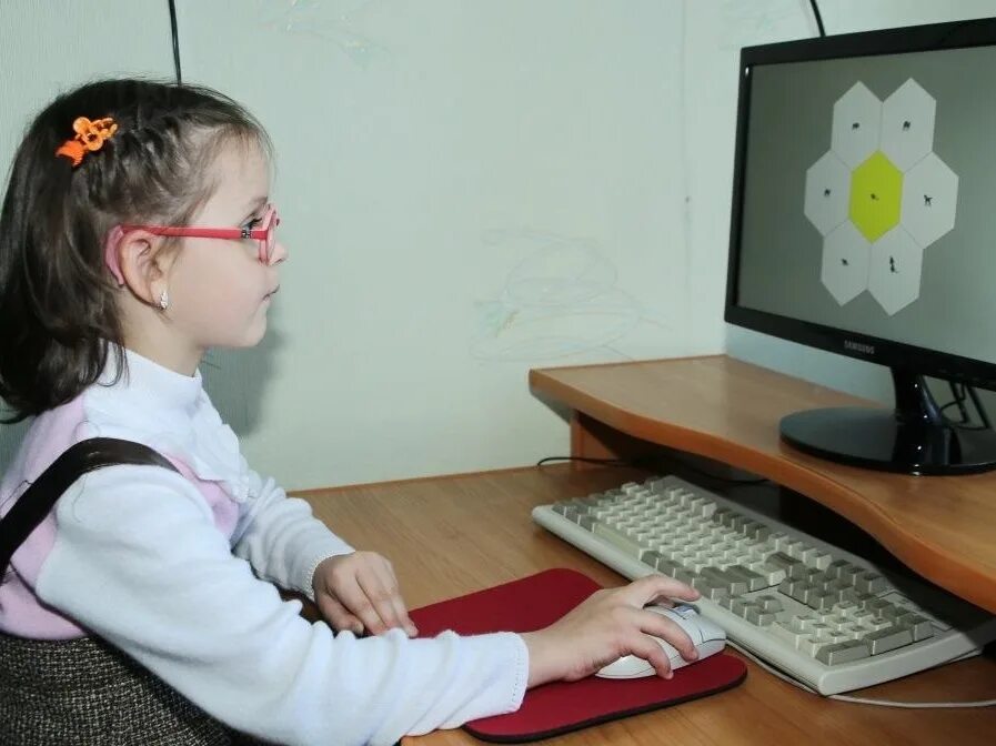 Дети с нарушением зрения. Занятия с детьми с нарушением зрения. Оборудование для слабовидящих детей. Слабовидящие дети ИКТ.