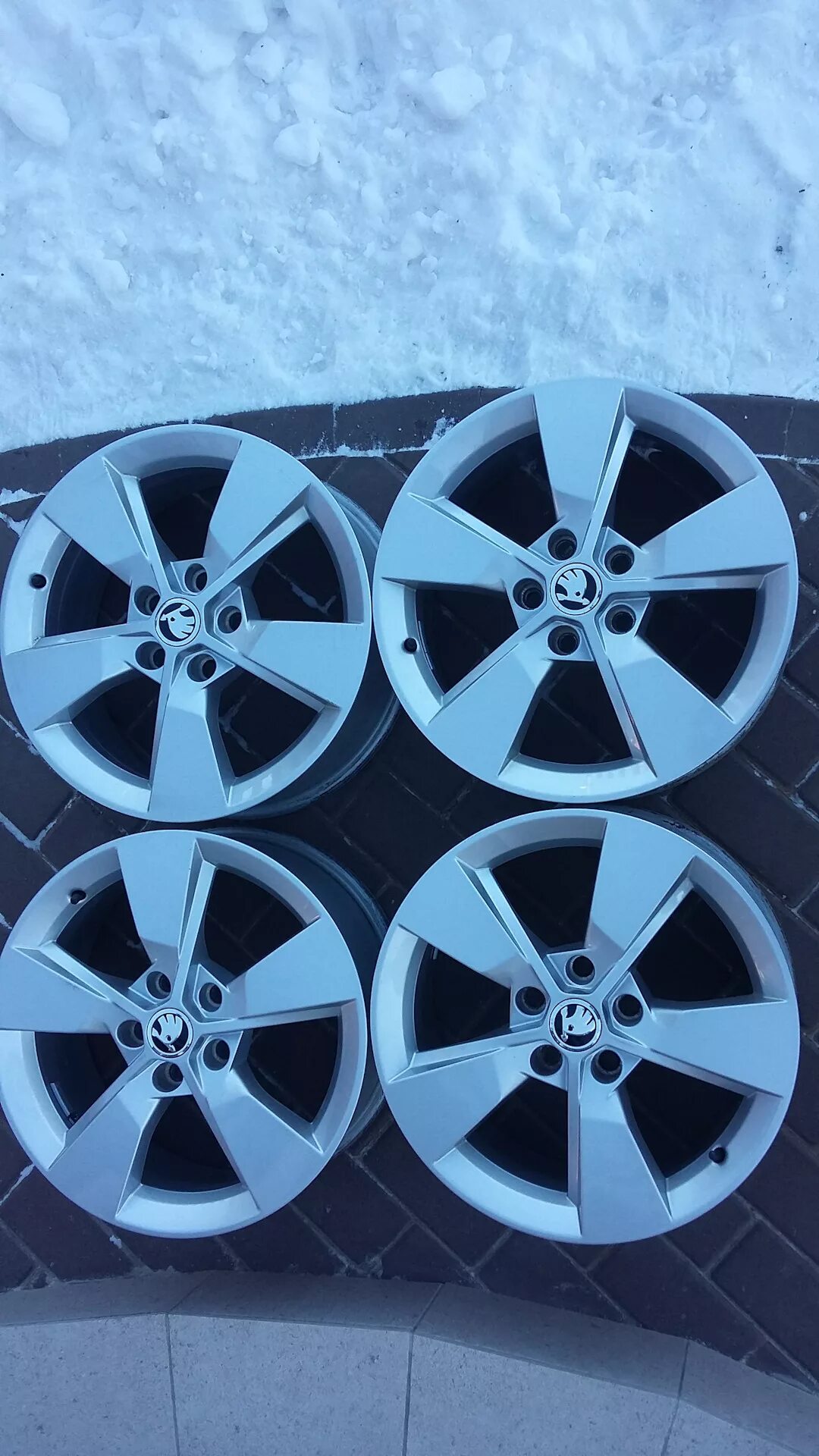 Литые диски на skoda octavia r16. Диски шкода октавия r16. Диск на шкоду r17. Диски шкода суперб r16. Диски шкода йети р17.