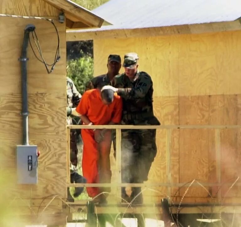 Пытки террористов крокус телеграм. Гуантанамо тюрьма пытки. Тюрьма Гуантанамо казнь. Пыточные тюрьмы в Гуантанамо.