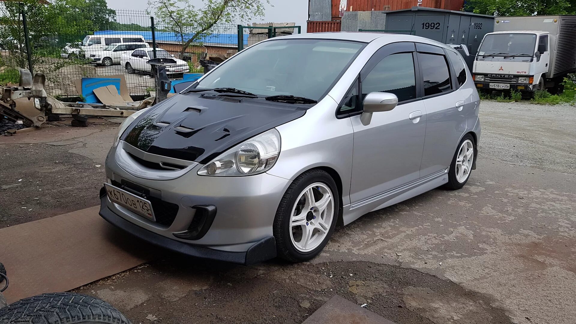 Купить хонда фит в новосибирске. Js Racing Honda Fit. Решетка Хонда фит. WH-1124 Honda Fit. Js Racing Honda Fit Titan.