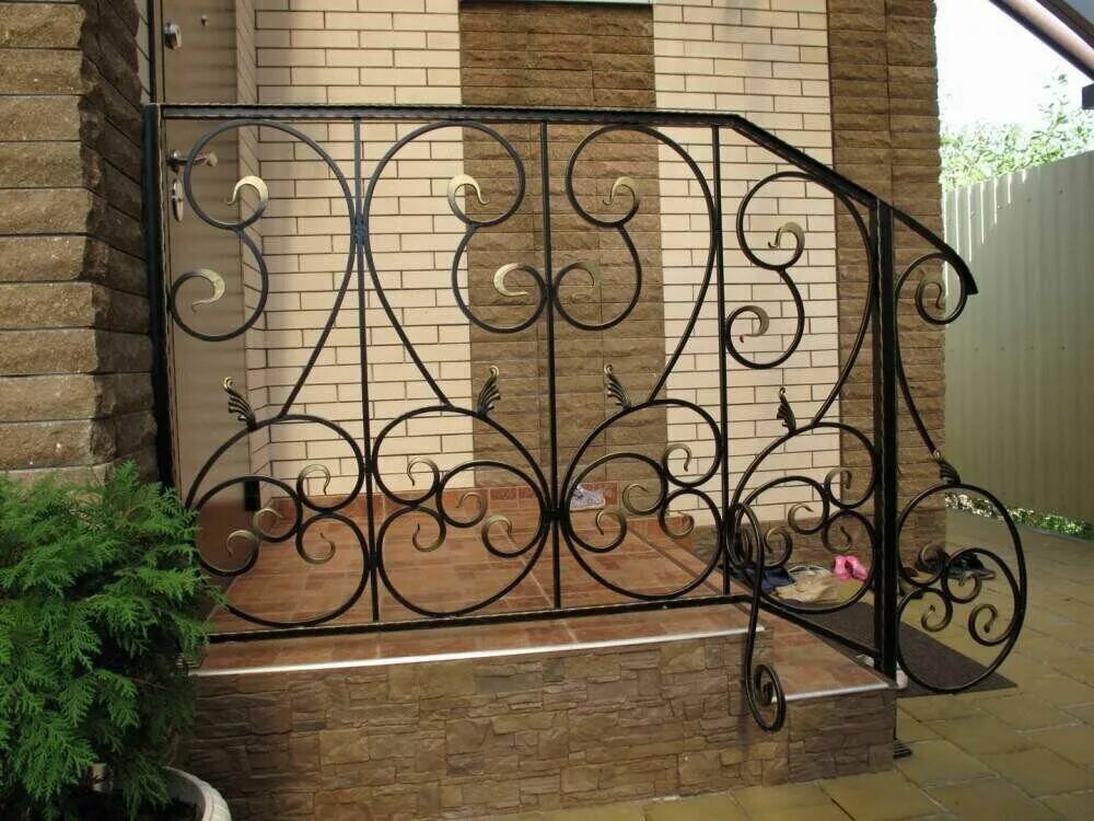Ковка нефтеюганск. Дверца декоративная кованая. Ковка 1. Художественная ковка ограждения. Ковка 1.