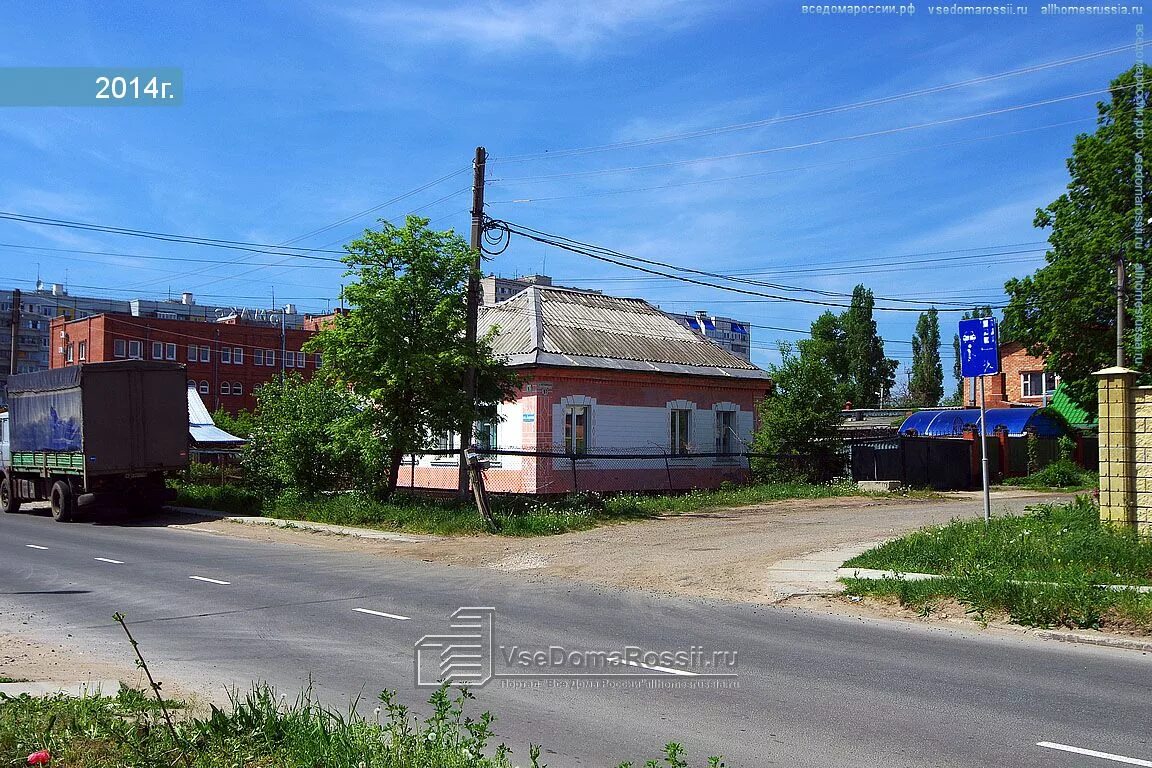 Togliatti, Larin st house 64. Apartment house