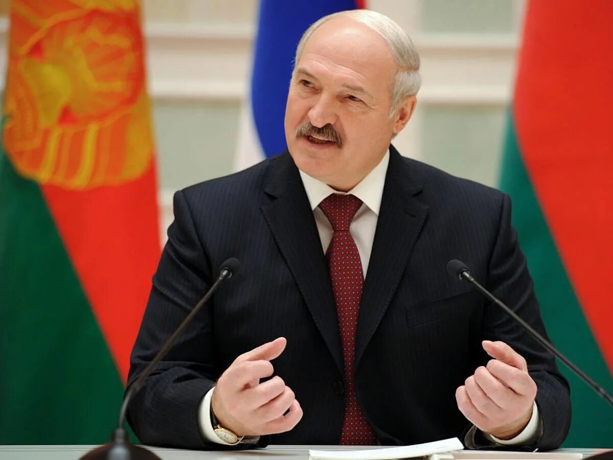 Лукашенко у власти сколько в качестве президента. Лукашенко. Лукашенко портрет.
