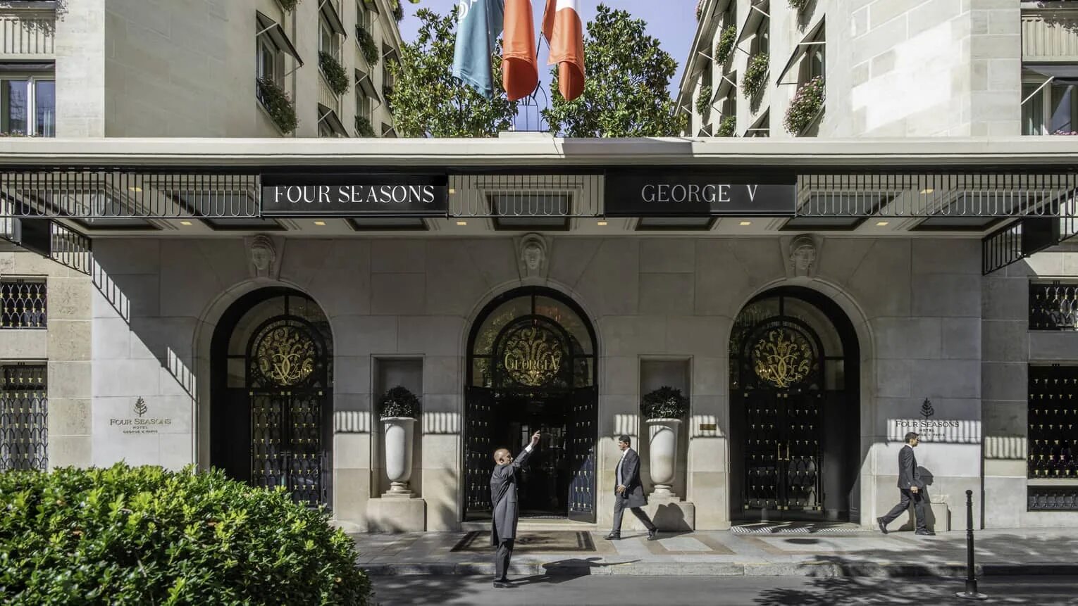 Фор сизонс георг 5 номера. Four seasons hotel париж. Фор сизонс георг 5. Four seasons hotel george v. Георг v гостиница париж.
