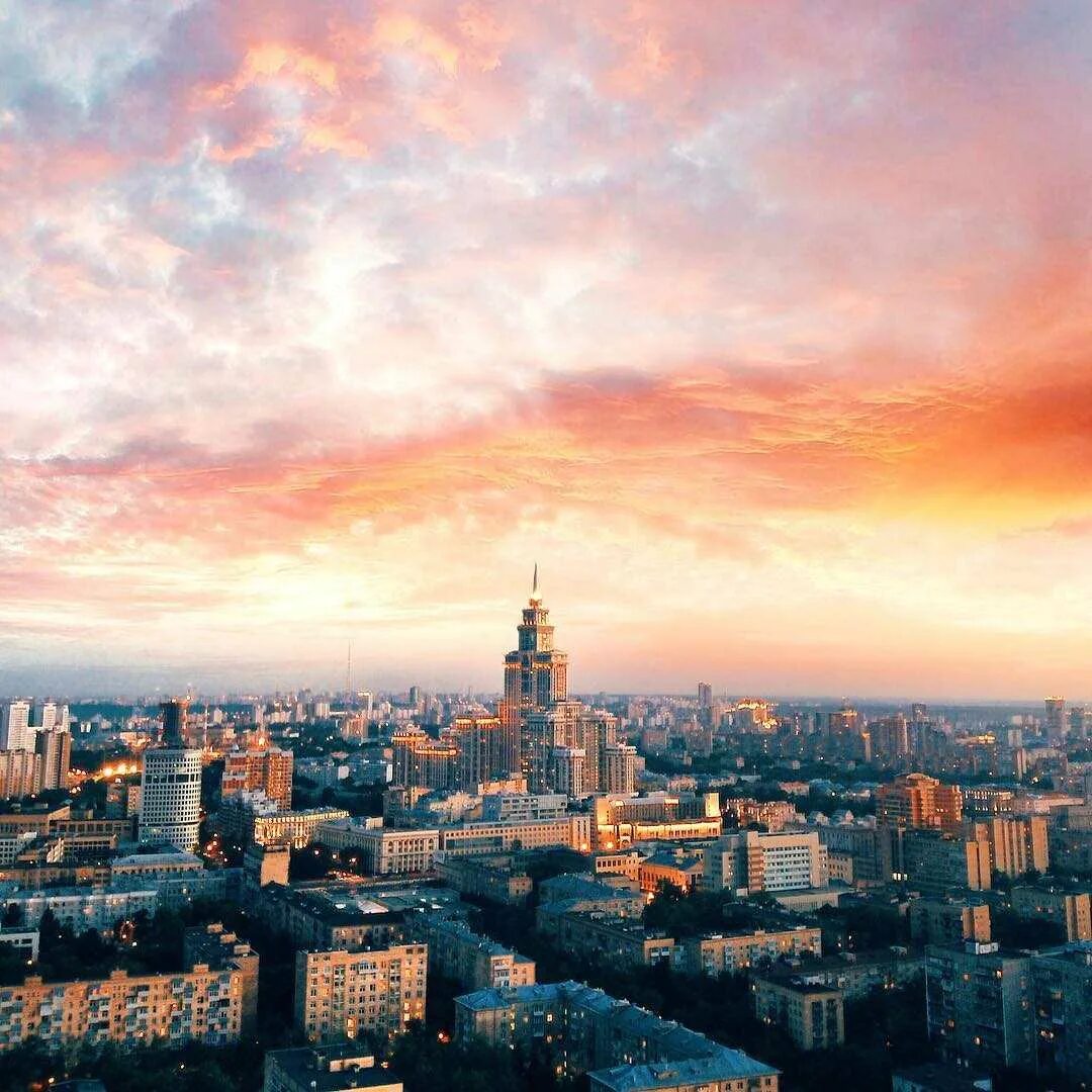 Закатная Москва. Красивые виды Москвы. Небо Москва. Закат над городом.