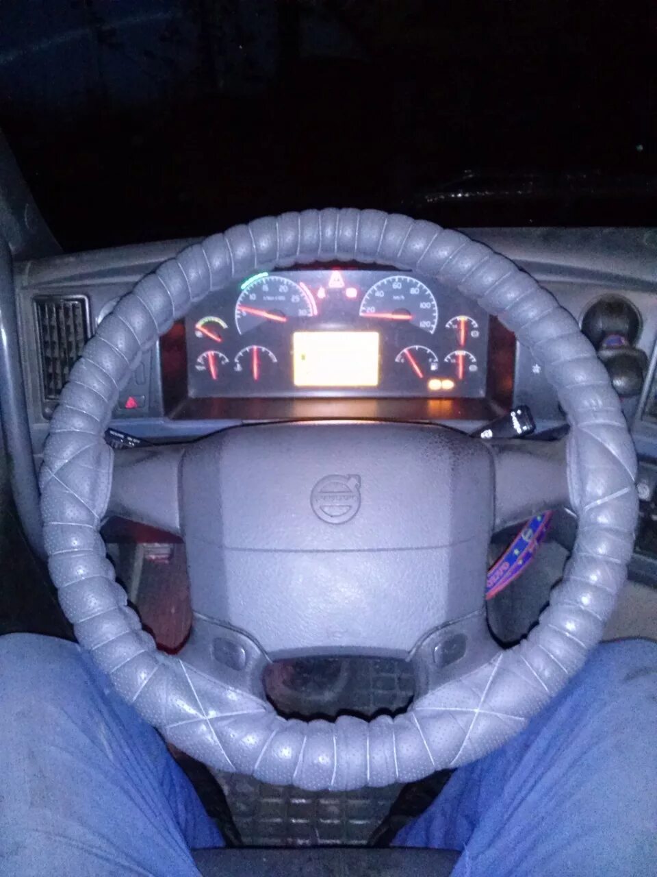 Оплетка на руль вольво. Руль volvo xc70 2002. Руль вольво s60 r. Хонда шов на руле. Оплетка на руль вольво.