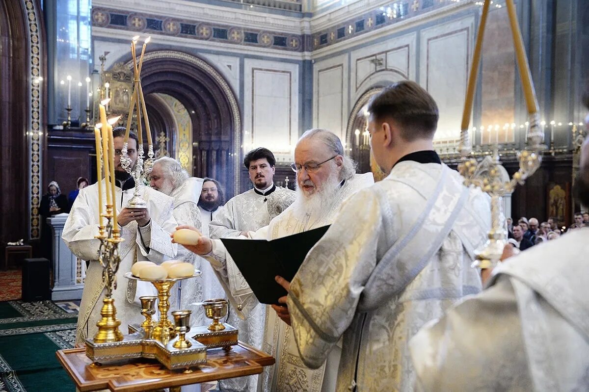 Литургия храм Христа Спасителя г Москва. Божественная литургия Василия Великого. Литургия Василия Великого клироса.