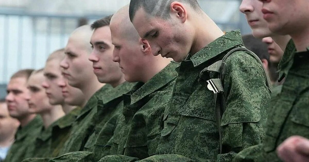 Весенний призыв по годам. Дисбат в армии что это 2025. осенний призыв 2025. солдат армии рф срочник. дисбат 2017.