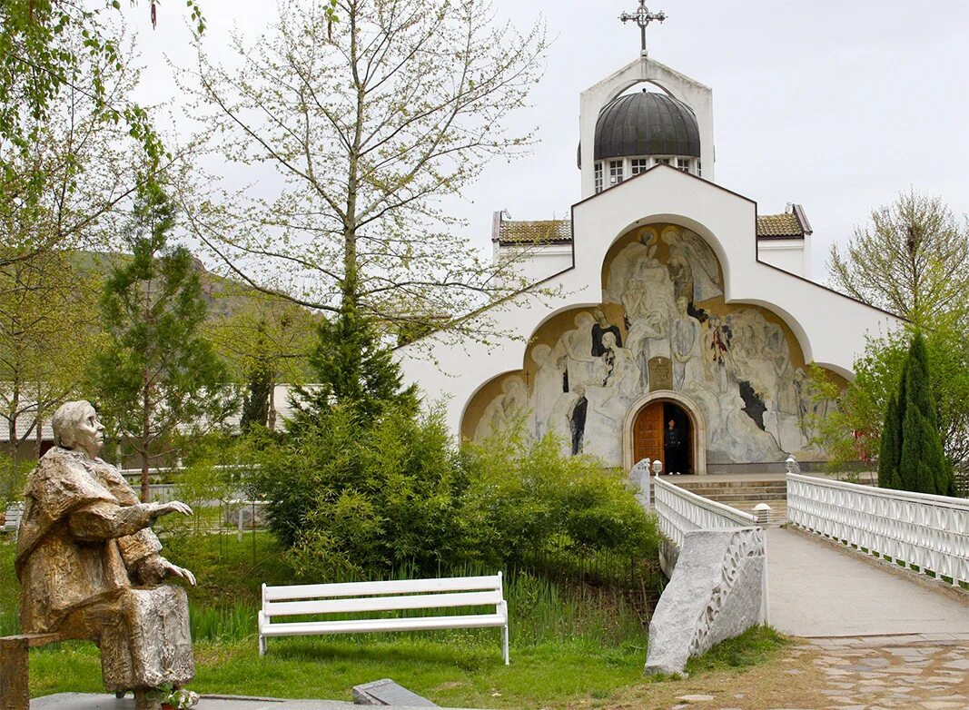 Храм ванги. Болгария Рупите Ванга храм. Храм Святой Петки в Болгарии. Часовня Святой Параскевы (Рупите). Храм Святой Петки в Болгарии Ванги.