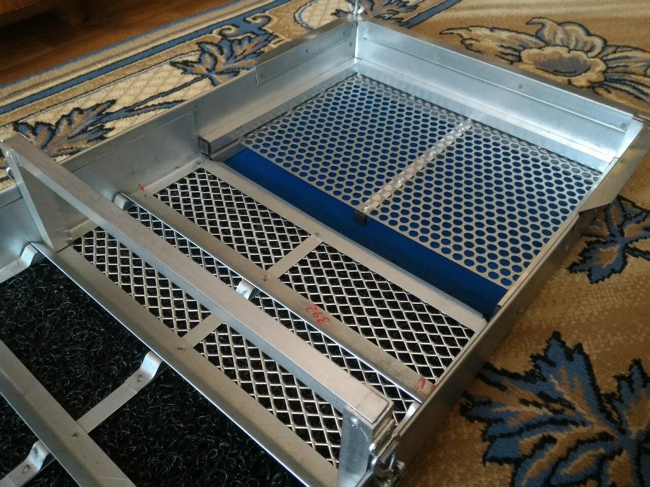 промприбор для золота. мини шлюз проходнушка для добычи золота. шлюз проходнушка для промывки золота. шлюз с бункером для добычи золота. шлюз для промывки.