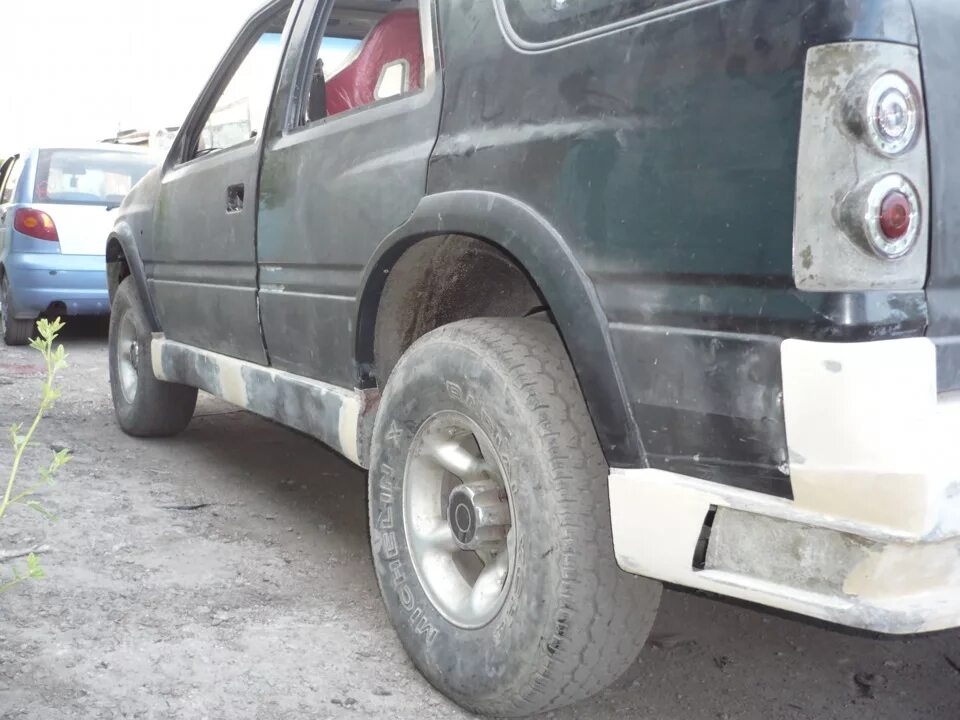 Задний бампер фронтера. Силовой бампер опель фронтера а. Клык бампера frontera a sport. Задний бампер фронтера. Силовой бампер opel frontera b.
