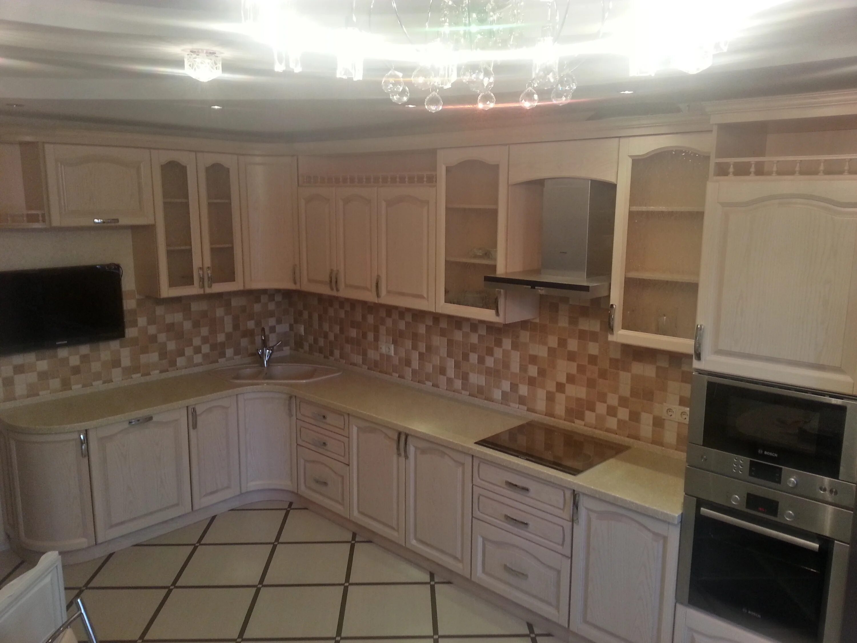 интерьер кухни в самаре. кухни самара. кухни самара 2023. кухни кухонька самара. мебель для кухни самара.