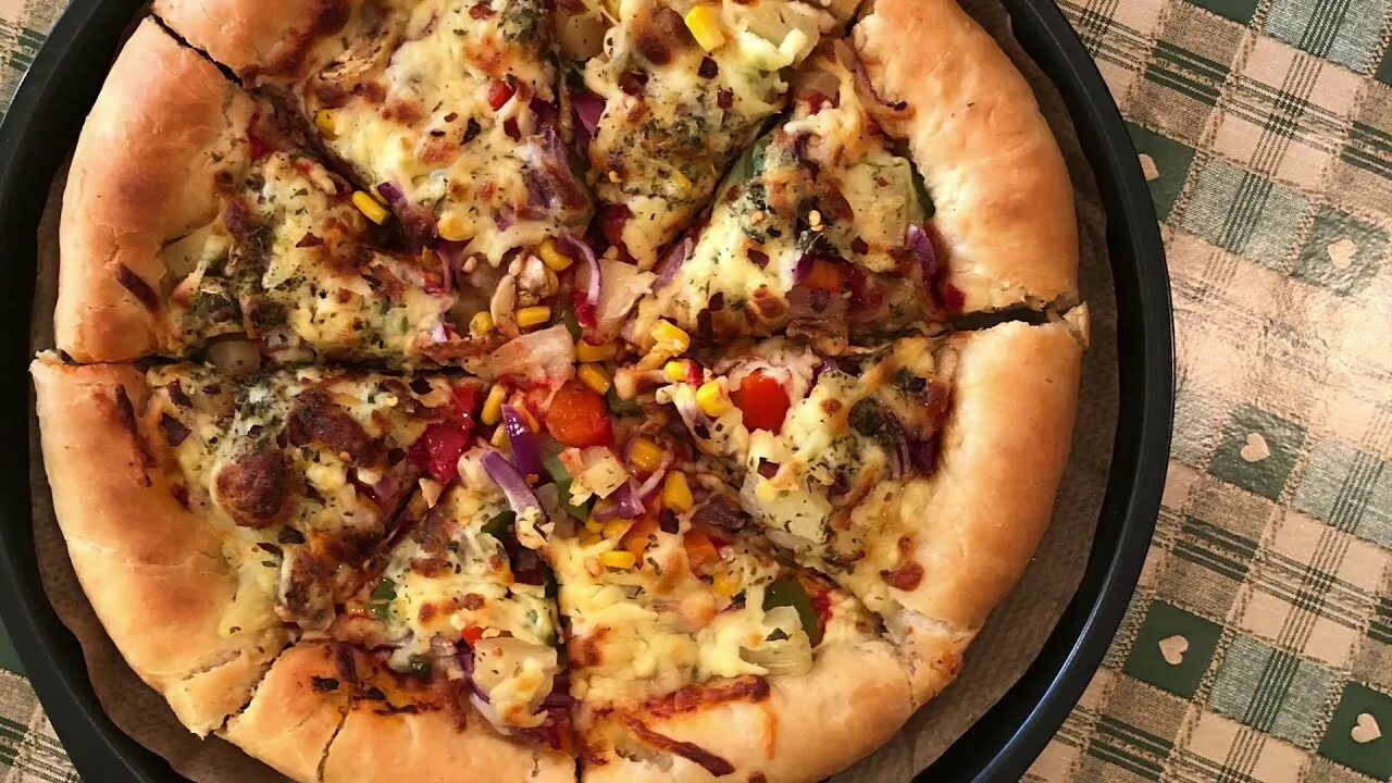 Pizza tower stuffed crust. Pan crust.