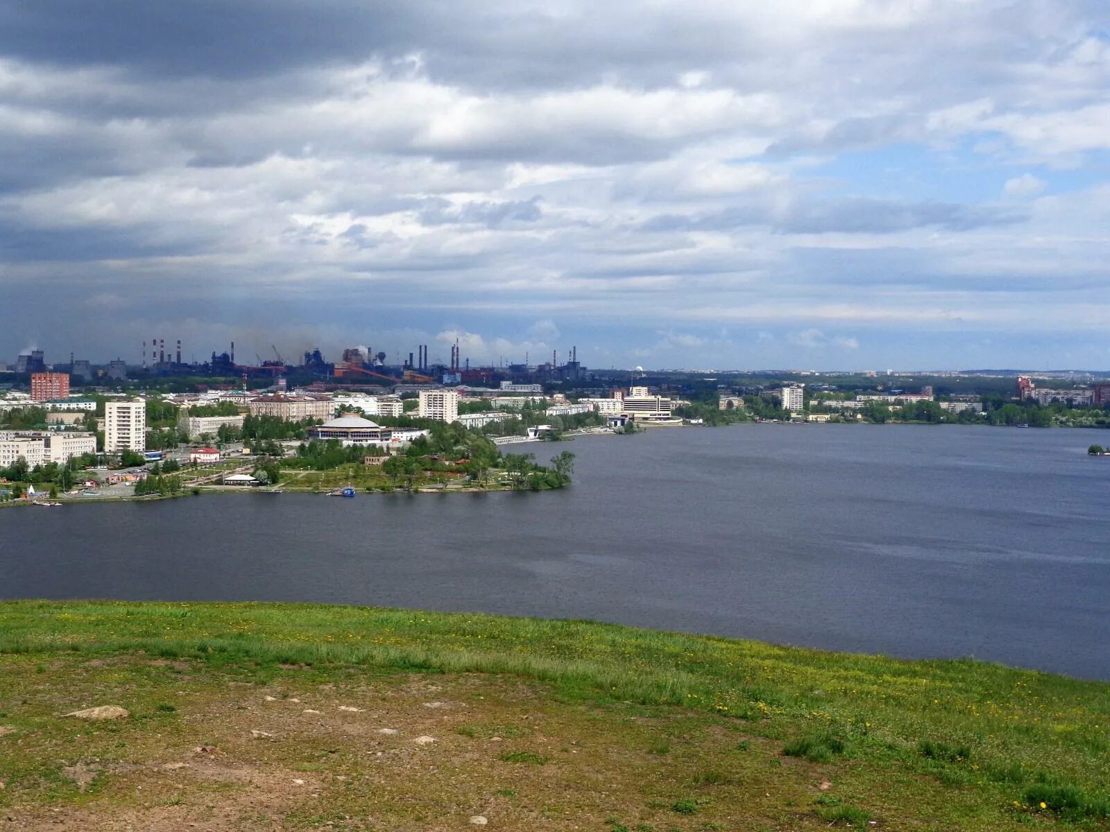 Нижний тагил высотки. Нижний тагил панорама города. Панорамы нижнего тагила. Панорама нижнего тагила с лисьей горы. Нижний тагил фото.