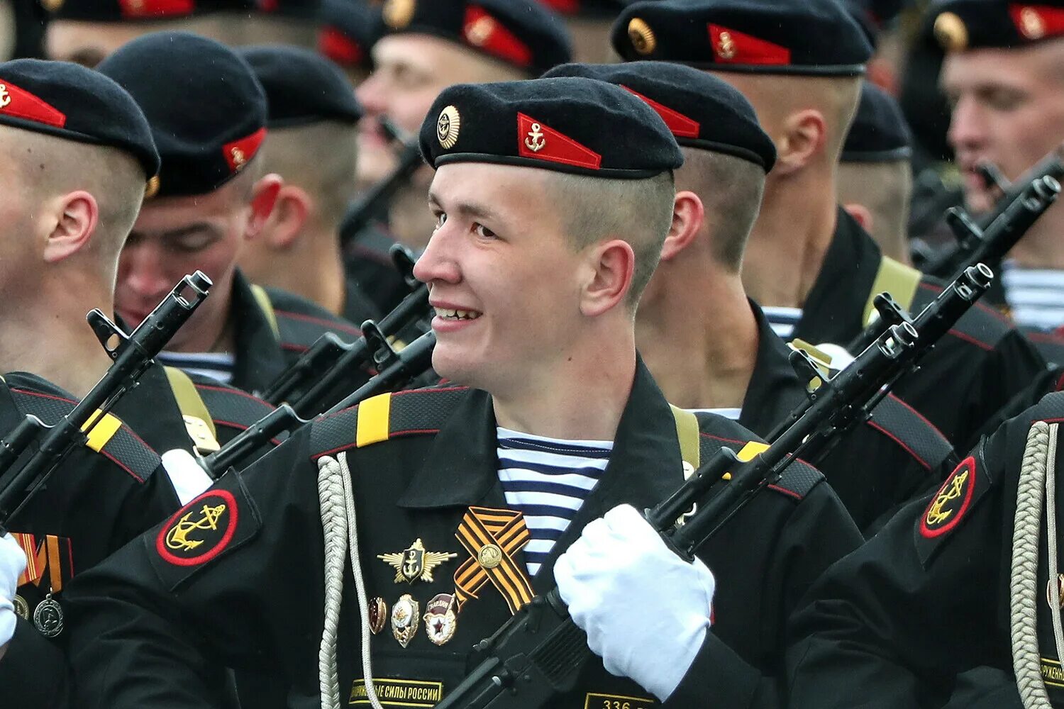 Струна морпех на параде. Струна морпех на параде