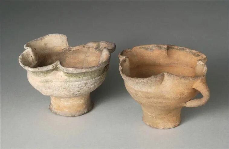Посуда в древности. Древняя посуда. Древняя керамическая посуда. Первобытная посуда. Первобытная керамика.