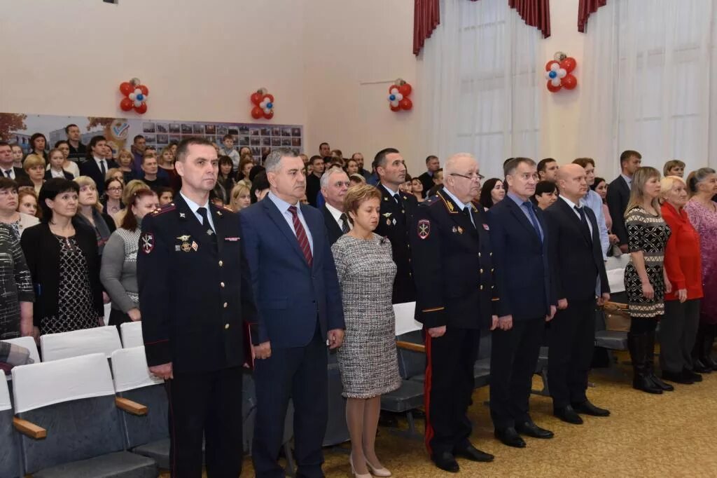 3 Медведевская школа Йошкар-Ола. Медведевская школа номер 3 Йошкар Ола. Кадеты Медведевской школы 3. Медведевская школа 3 преподаватели школы. Моу медведевская школа