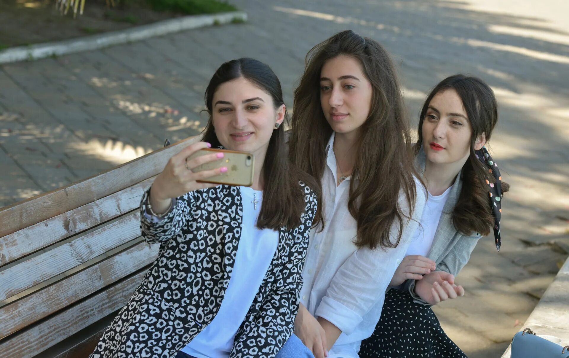 Абхазские женщины. Гали Абхазия. Абхазские девушки. Абхазские женщины внешность. Станция Гали Абхазия.