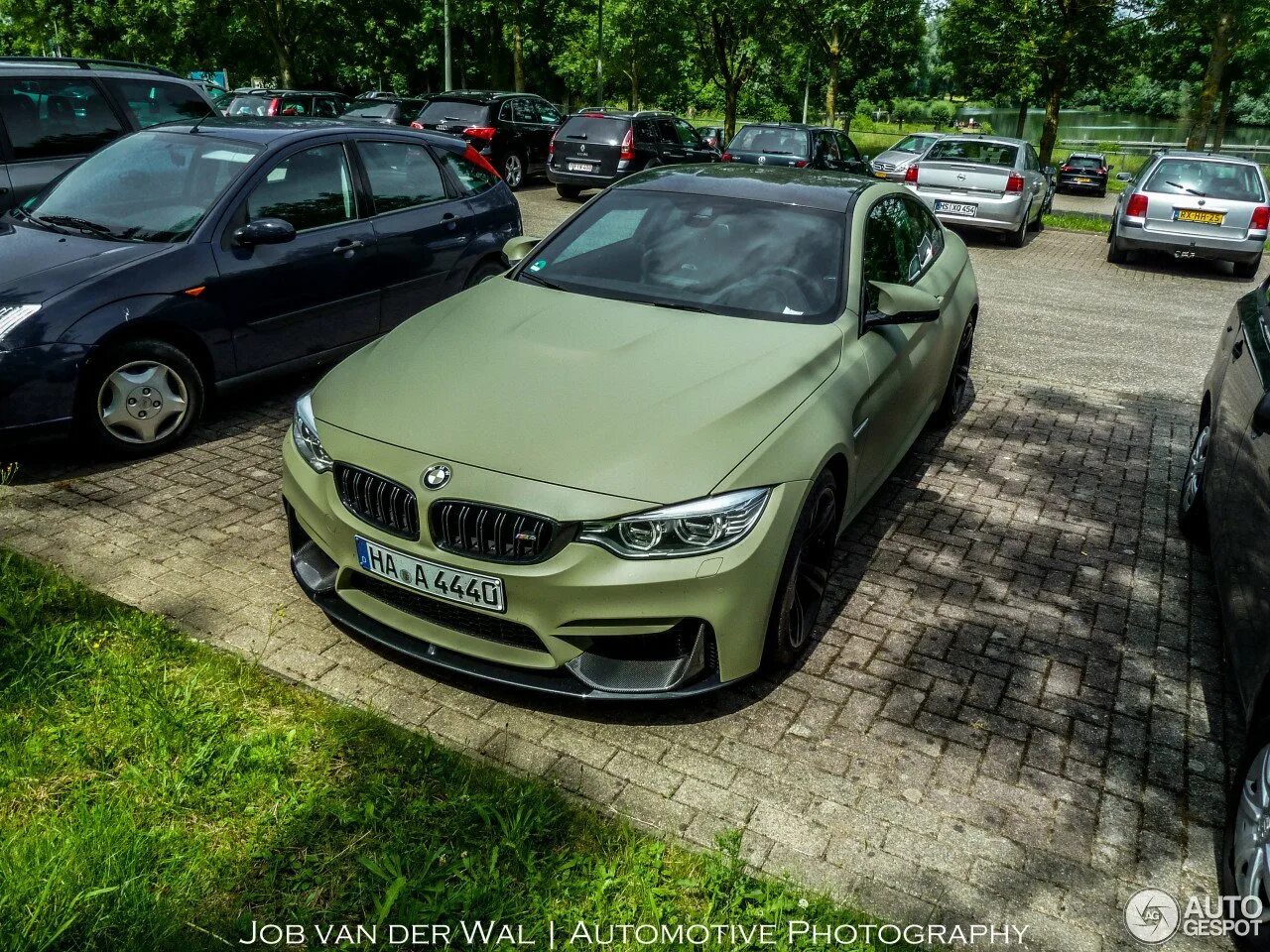 Бмв хаки. BMW f30 зеленая. BMW f10 хаки. БМВ м4 хаки. BMW m4 хаки.