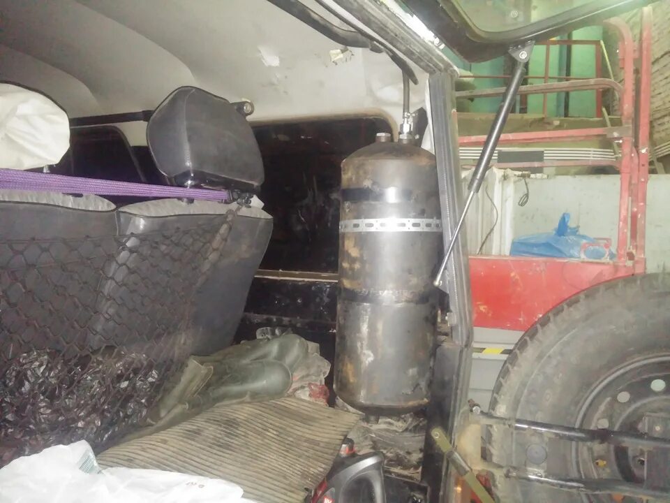 Ресиверы уаз. Ресивер уаз профи 409. Пневмосистема на уаз хантер. Воздушный ресивер на уаз патриот. Пневматическая система на уаз 469.