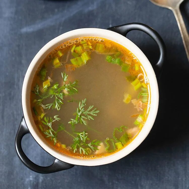 Кинзу в суп добавляют. Lemon coriander soup. кориандр суп. эгуси суп. суп эгуси африканский.