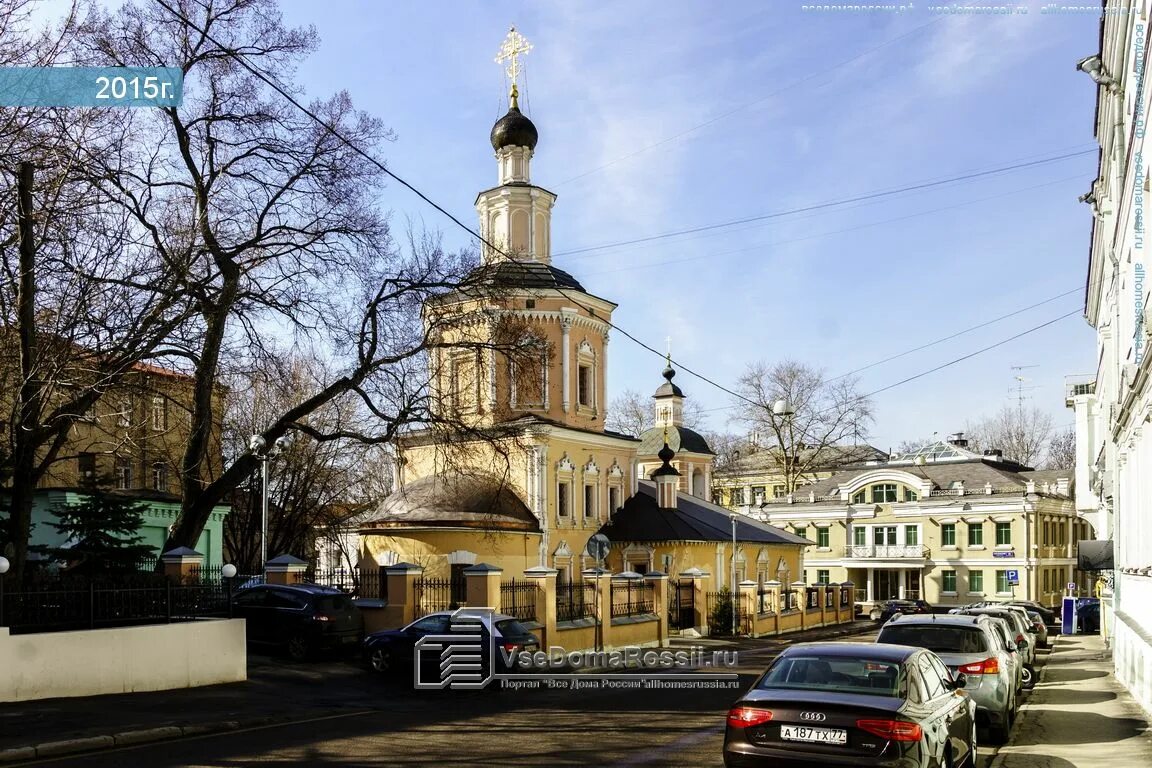 Храм троицы в хохлах в москве. Храм Святой Живоначальной Троицы в хохлах. Хохловский переулок храм Живоначальной Троицы. Храм Святой Троицы в хохлах в Москве. Церковь Троицы в хохлах Хохловский переулок.