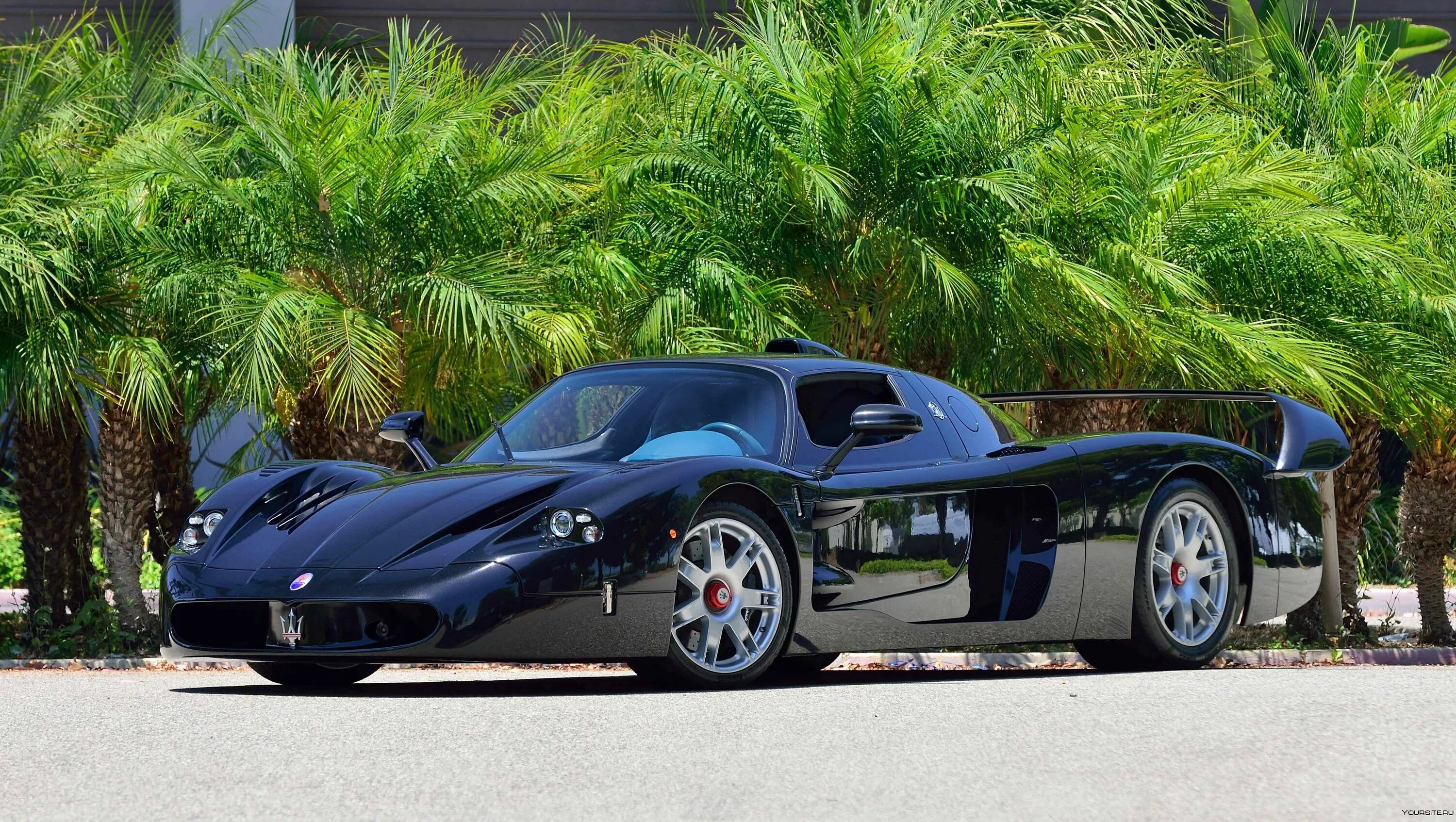 Машина за 1 доллар. Maserati mc12 2005. Maserati mc12 buy. Мазерати 12. Maserati гиперкар mc12.