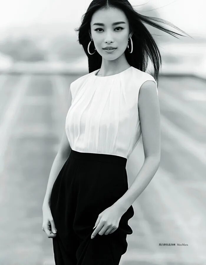 Девушка в костюме в церемонии. Красавицы императора сериал 2012. Dali город в китае. Дилраба дилмурат. Дай китай.