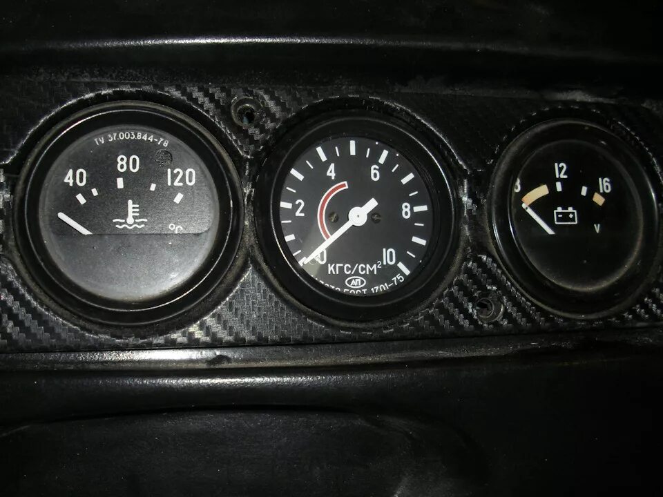 Механический датчик давления масла на уаз змз 409. Механический датчик давления масла на газель 405. Какое давление масла уаз. Датчик давления масла уаз 421 двигатель. Датчик давления масла уаз 402 двигатель.