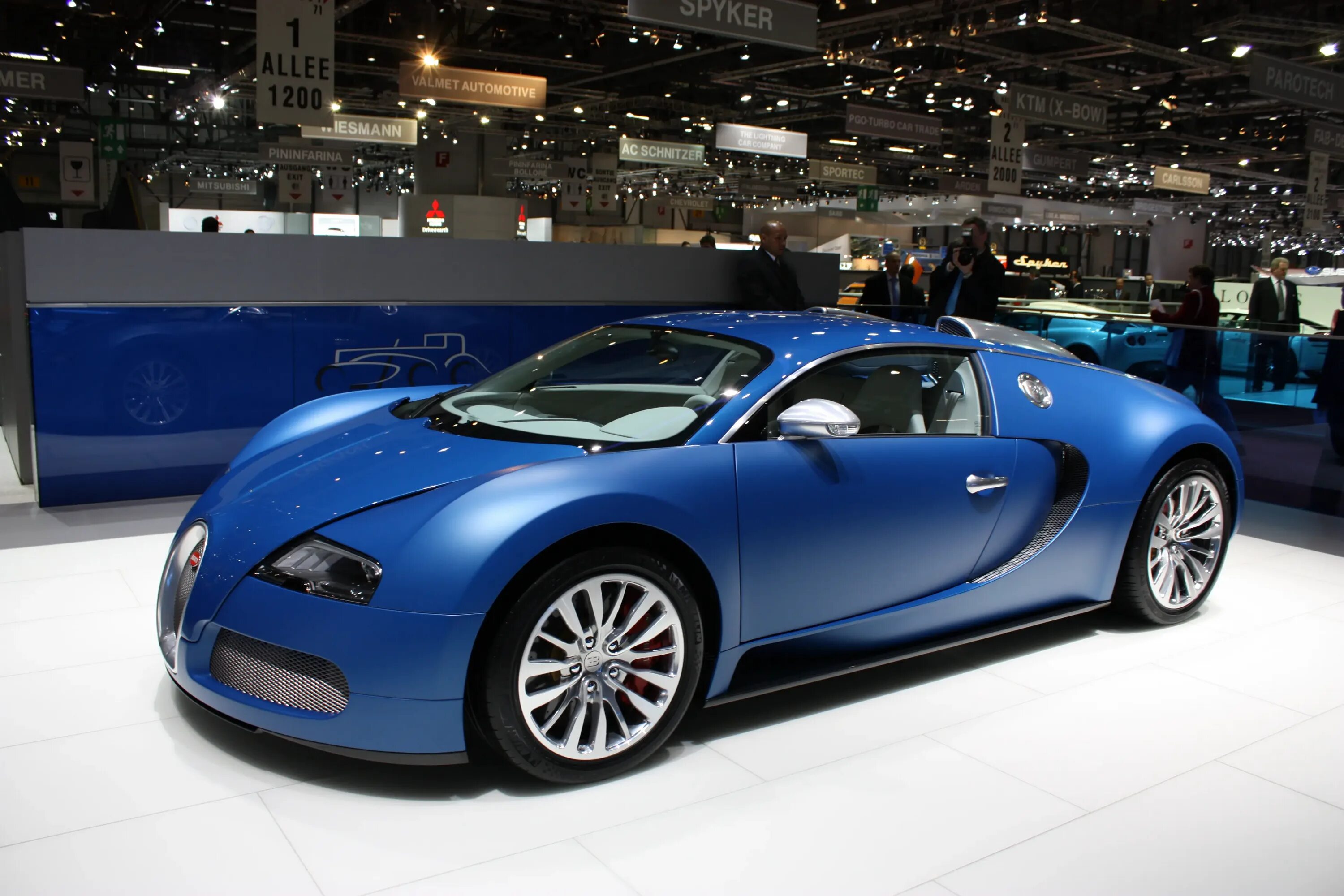 Bugatti 2009 Veyron centenaire. Bugatti Veyron bleu centenaire. Bugatti Veyron Blue. Бугатти Вейрон синяя. Bugatti производитель