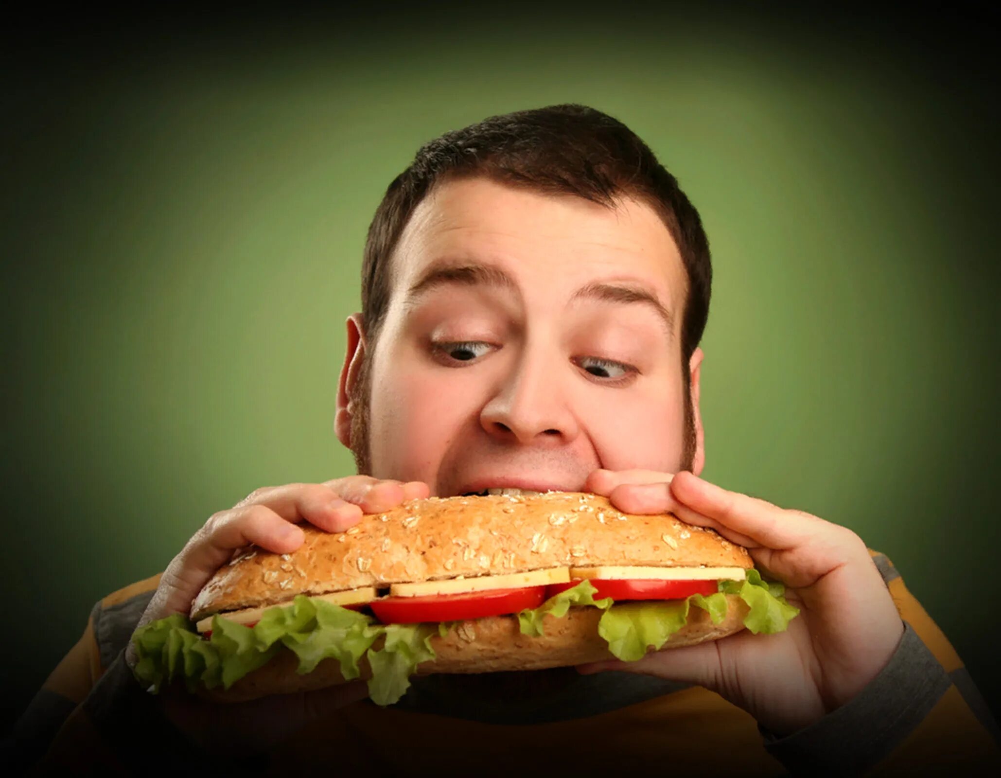 Ютуб людей едят. Человек с едой. Человек бутерброд. Неправильное питание. Человек ест фаст фуд.