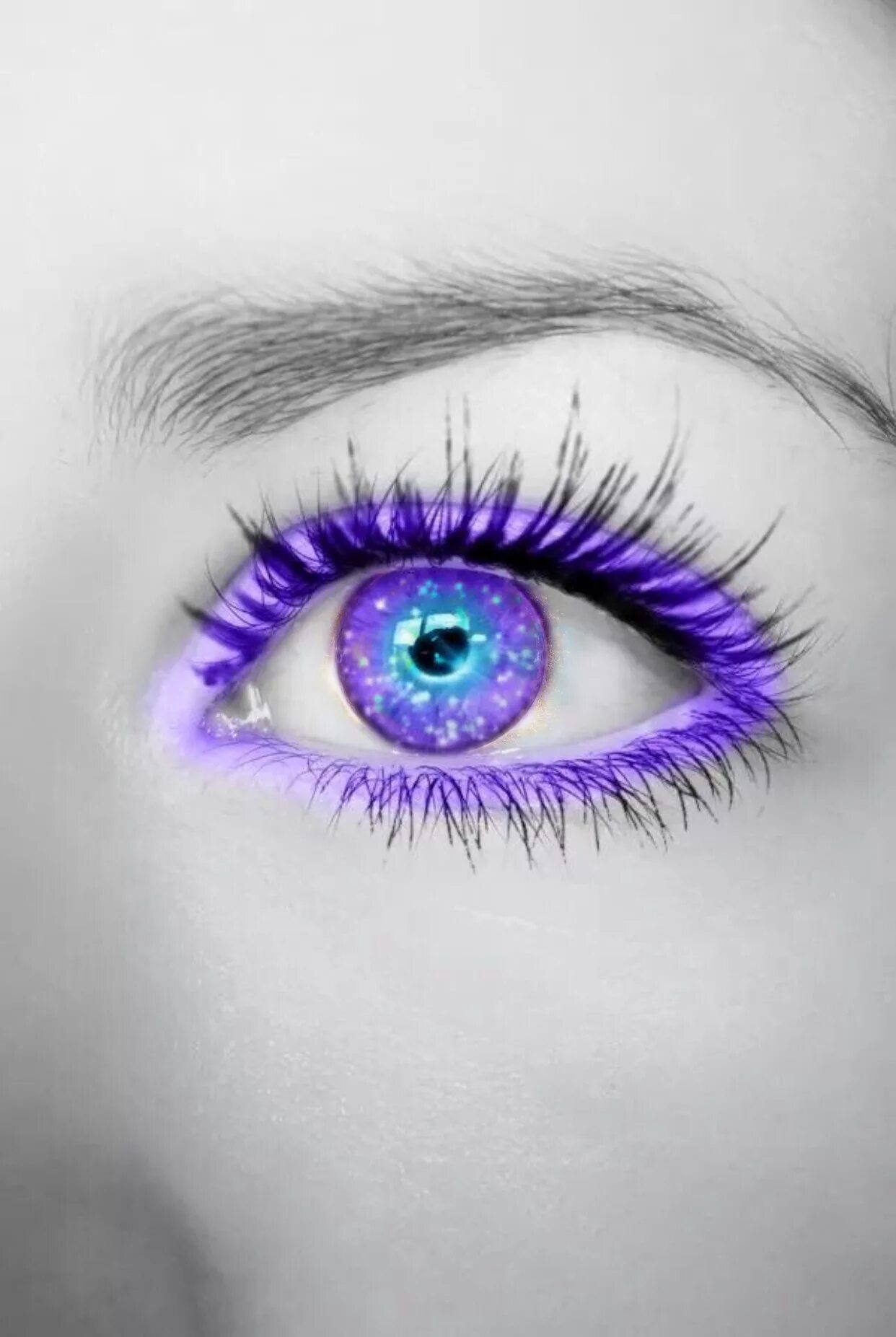 Включи картинку глаза. Фиолетовая гетерохромия. Красивые глаза. Цветные глаза. Фиолетовые глаза.