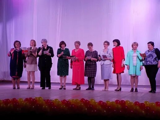 карташов петровск забайкальский. учителя гимназии 1 петровск забайкальский забайкальский край. гимназия 1 петровска. гимназия 1 петровска. гимназия номер 1 петровск забайкальский.