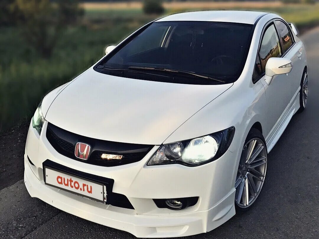 Honda civic рестайлинг. Honda Civic 8 белая. Honda Civic 2010 белый. Хонда Цивик 2008 белый седан. Honda Civic 2010 седан белый.