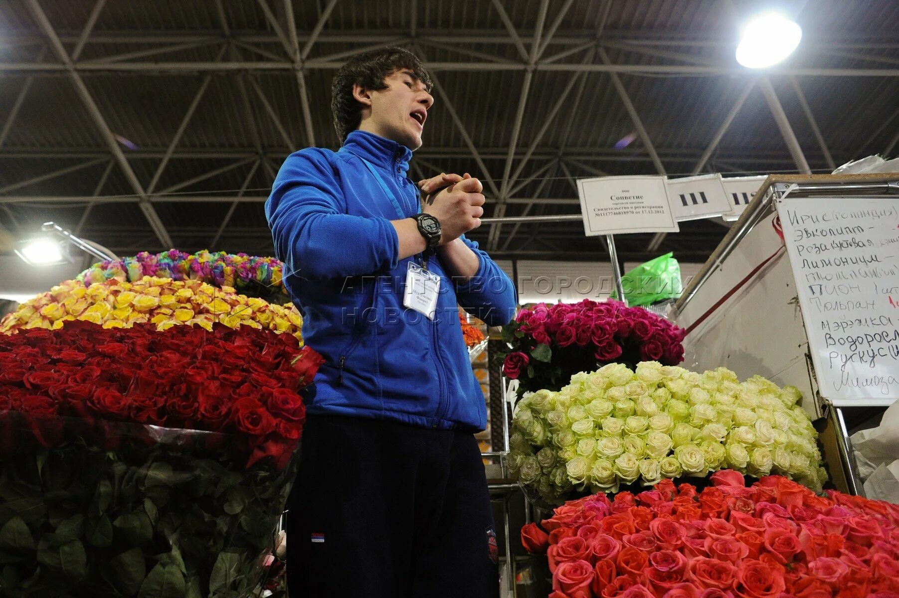 Рижский рынок цены на цветы 2024. Рижский рынок. Рижский рынок цветов. Рижский рынок букеты. Гвоздики Рижский рынок.