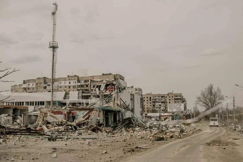 Авдеевка разрушена. Авдеевка артобстрел. Авдеевка 2023. Разбитый дом в авдеевке. Разрушенное здание.