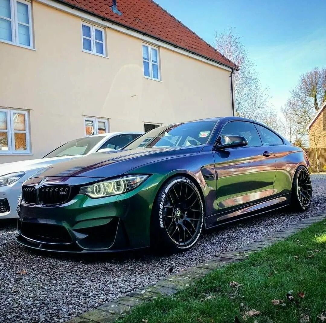 Зеленая м5. Bmw m4 f82 green. bmw f10 зеленая. bmw m5 изумрудная. bmw m3 изумруд.