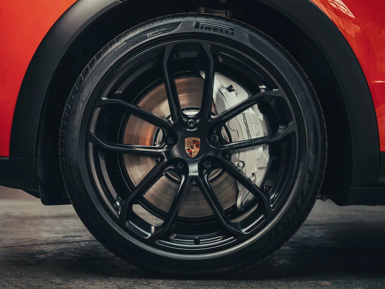Диски порше. Диски porsche cayenne r22. порше кайен на 22 дисках. кайен колеса r22 порше. диски porsche r22.