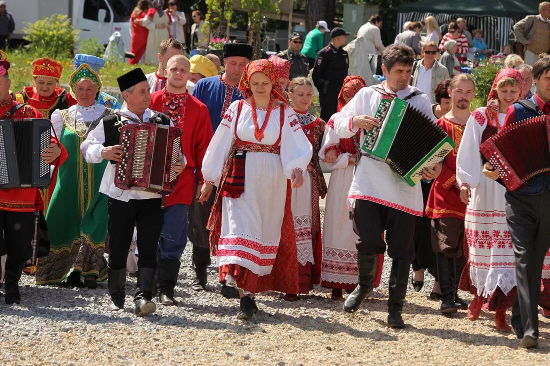 игровая культура. где играет культура. довольный теннисист. спартак глазго вильярреал. детские народные игры.