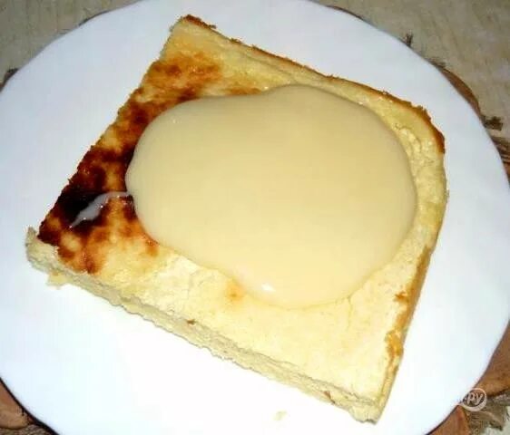 Рецепт творожной запеканки со сгущенкой. Запеканка с творогом и сгущенкой. Творожная запеканка со сгущенкой. Запеканка с творогом и сгущенкой. Рецепт творожной запеканки со сгущенкой.